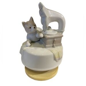 Music Box Cat with Gramophone Ceramic Plays "Memories, The Way We Were".